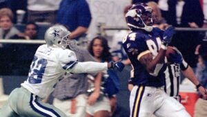 Photo: Randy Moss Torches Cowboys On Thanksgiving